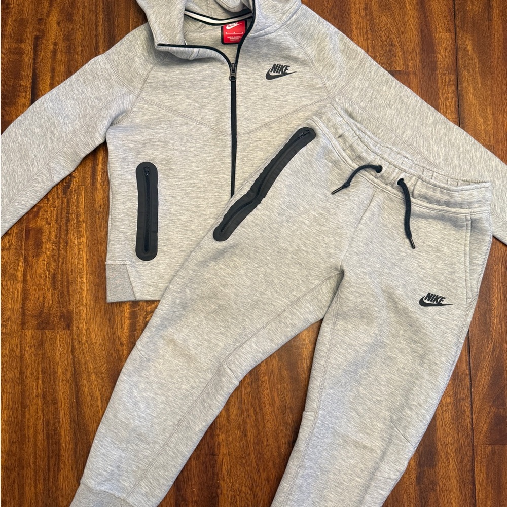 Nike Tech Kids Gray Medium Set